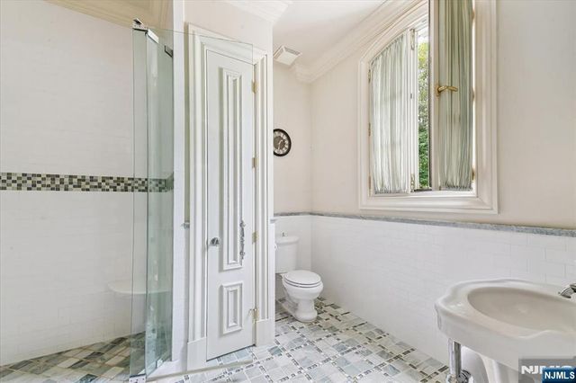 47 Fox Hedge Road, Saddle River, NJ 07458