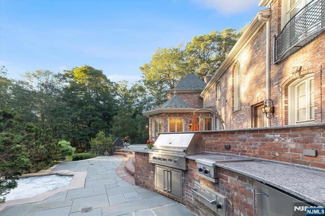 47 Fox Hedge Road, Saddle River, NJ 07458