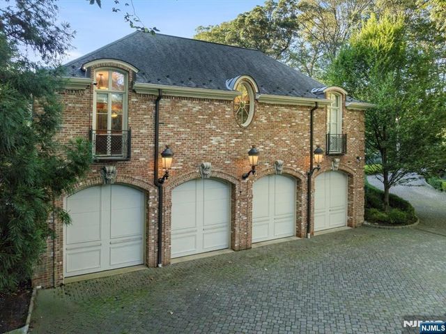 47 Fox Hedge Road, Saddle River, NJ 07458