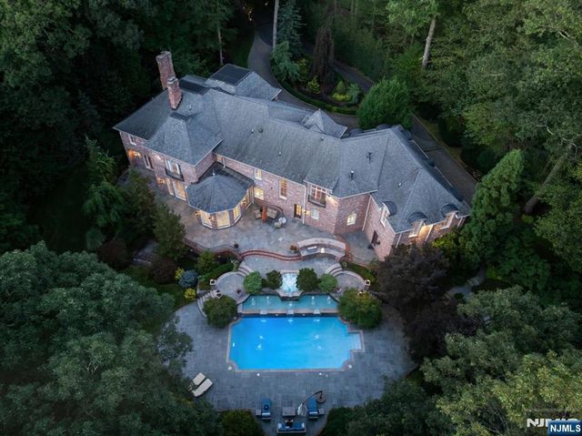 47 Fox Hedge Road, Saddle River, NJ 07458