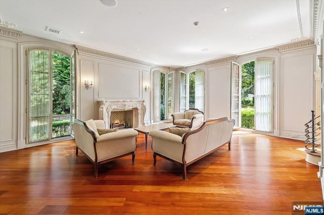 47 Fox Hedge Road, Saddle River, NJ 07458