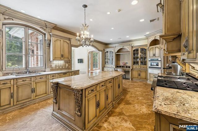 47 Fox Hedge Road, Saddle River, NJ 07458