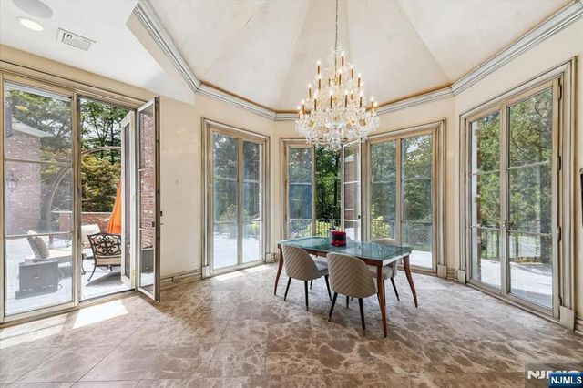 47 Fox Hedge Road, Saddle River, NJ 07458