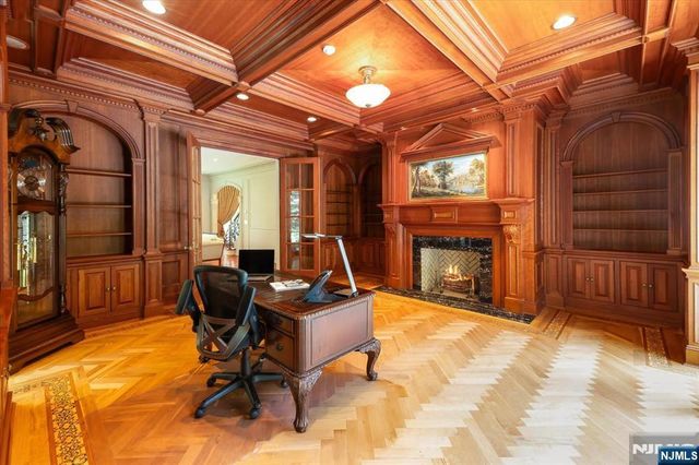 47 Fox Hedge Road, Saddle River, NJ 07458