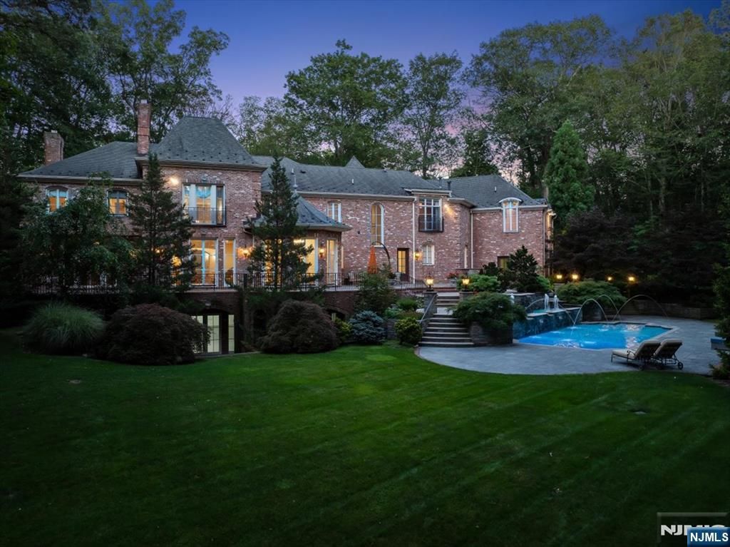 47 Fox Hedge Road, Saddle River, NJ 07458