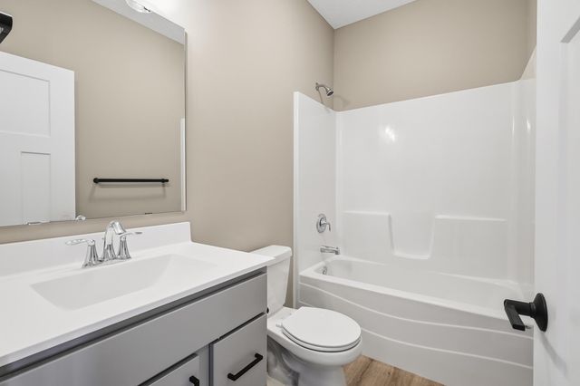 17936 Gresford Lane, Lakeville, MN 55044