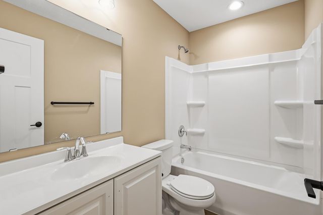 17936 Gresford Lane, Lakeville, MN 55044