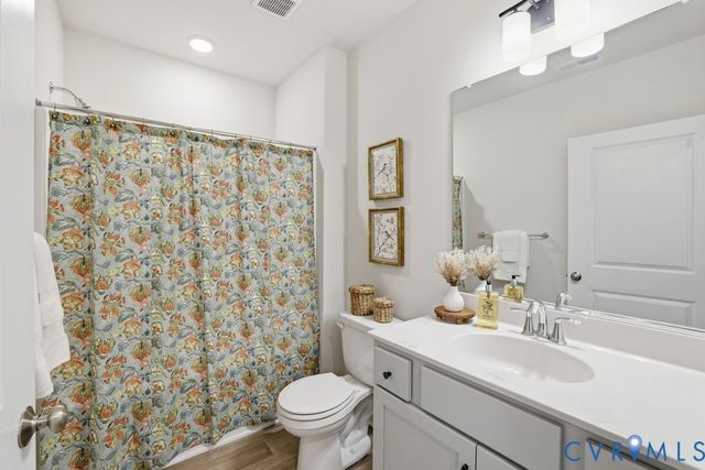 18166 Veronica Ct, Moseley, VA 23120