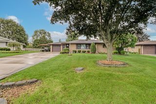927 Maryville Drive, Lockport, IL 60441