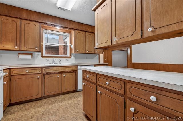 6413 BELMONT Road, Bartlesville, OK 74006