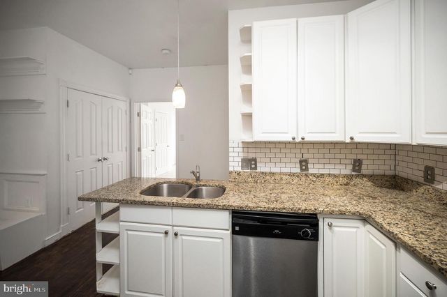 1712 WASHINGTON AVE, Fredericksburg, VA 22401