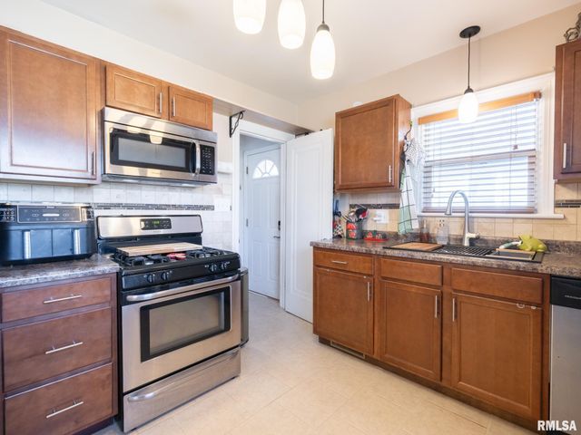 3120 N LINNHILL Court, Peoria, IL 61604