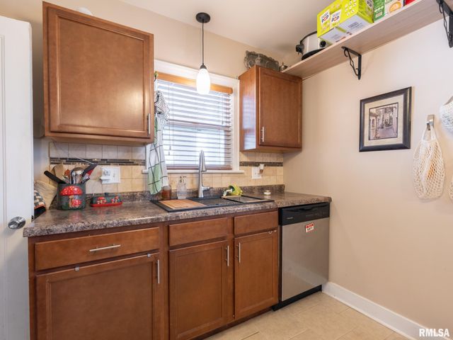 3120 N LINNHILL Court, Peoria, IL 61604