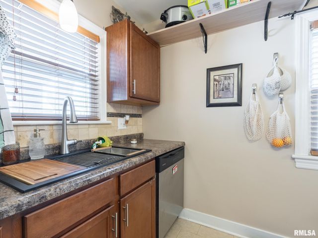 3120 N LINNHILL Court, Peoria, IL 61604