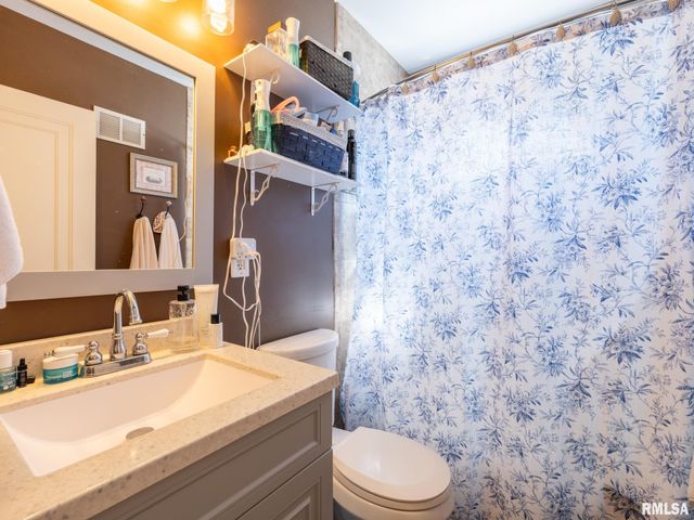 3120 N LINNHILL Court, Peoria, IL 61604