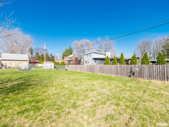 3120 N LINNHILL Court, Peoria, IL 61604