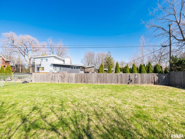 3120 N LINNHILL Court, Peoria, IL 61604