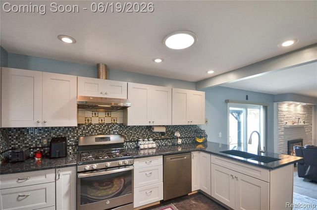 37653 Longacre Drive, Sterling Heights, MI 48312