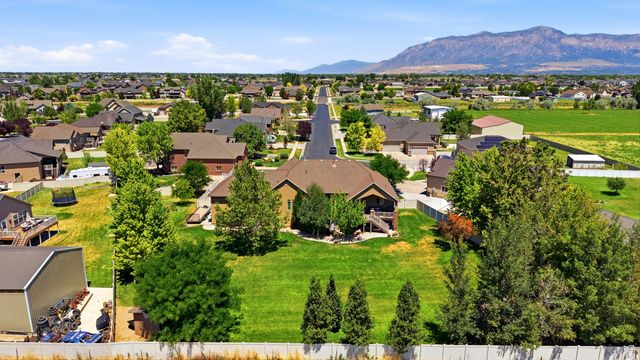 2377 S CAMERON DR, West Haven, UT 84401