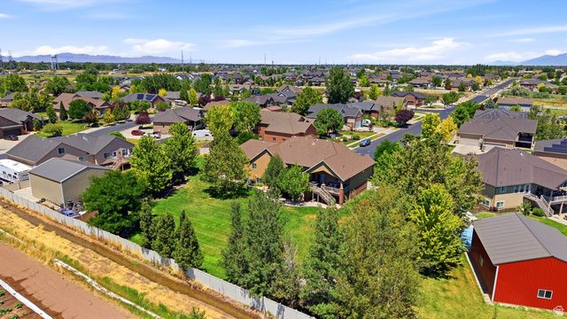 2377 S CAMERON DR, West Haven, UT 84401