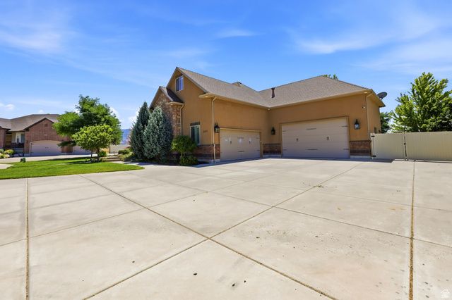2377 S CAMERON DR, West Haven, UT 84401