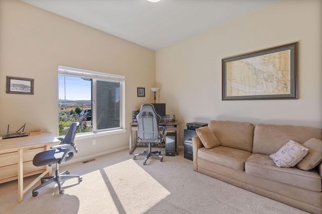 2273 NE Valley View Court, Madras, OR 97741