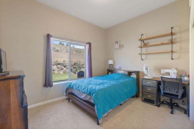 2273 NE Valley View Court, Madras, OR 97741
