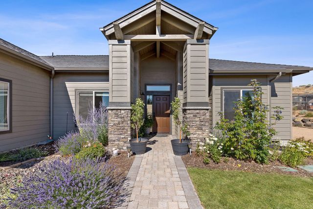 2273 NE Valley View Court, Madras, OR 97741