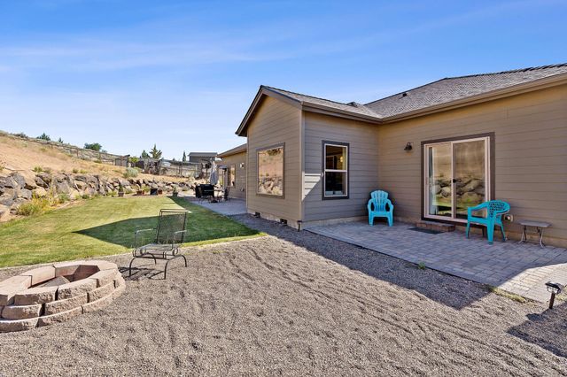 2273 NE Valley View Court, Madras, OR 97741
