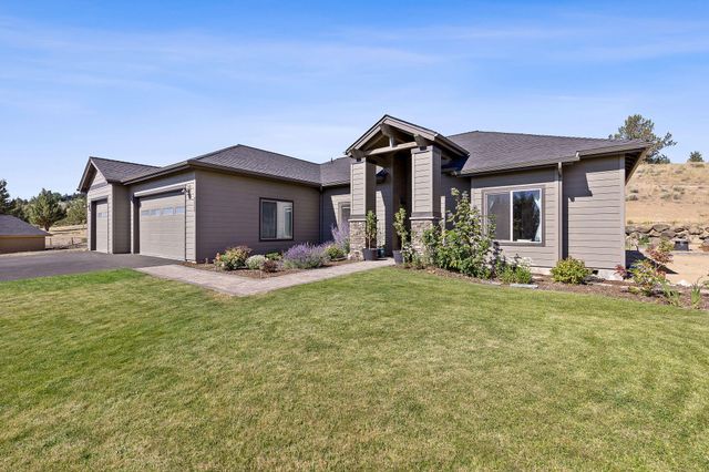 2273 NE Valley View Court, Madras, OR 97741