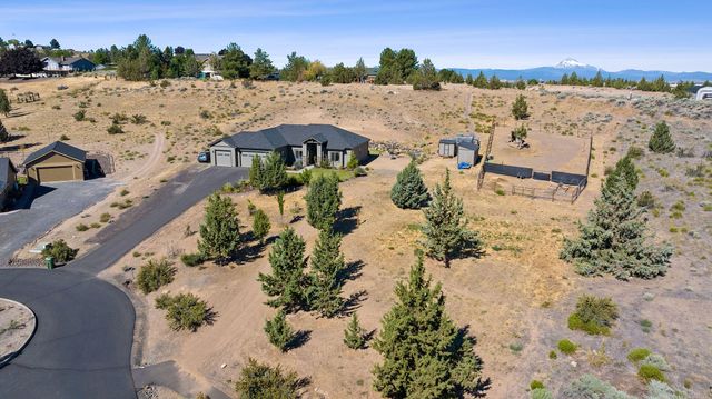 2273 NE Valley View Court, Madras, OR 97741