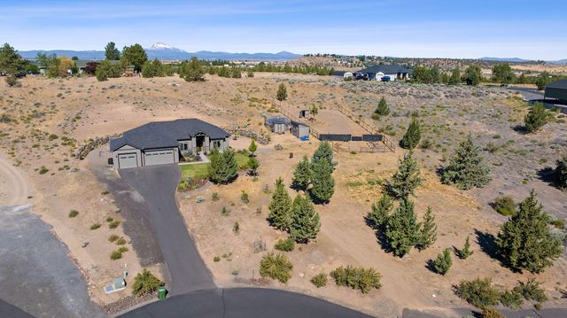 2273 NE Valley View Court, Madras, OR 97741