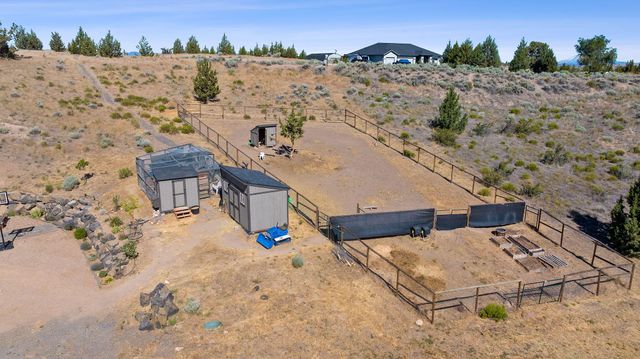 2273 NE Valley View Court, Madras, OR 97741