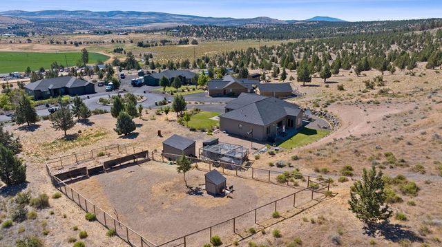 2273 NE Valley View Court, Madras, OR 97741