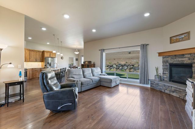 2273 NE Valley View Court, Madras, OR 97741