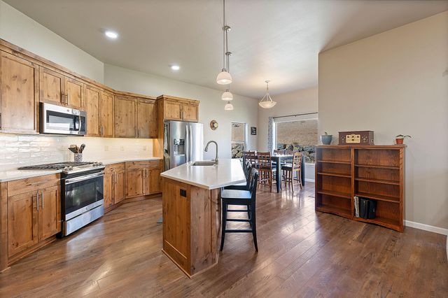 2273 NE Valley View Court, Madras, OR 97741