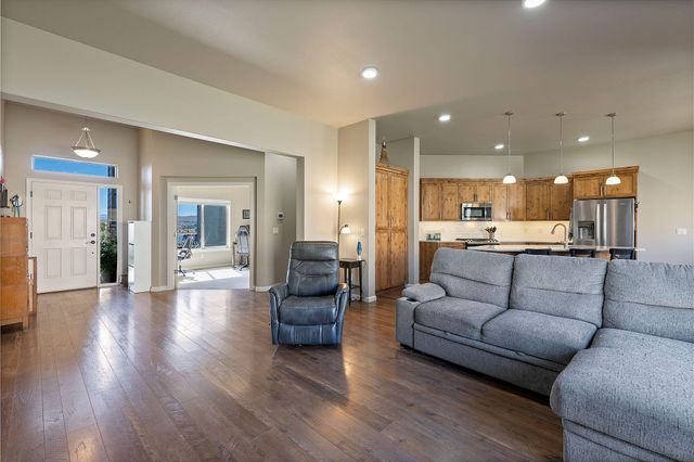 2273 NE Valley View Court, Madras, OR 97741