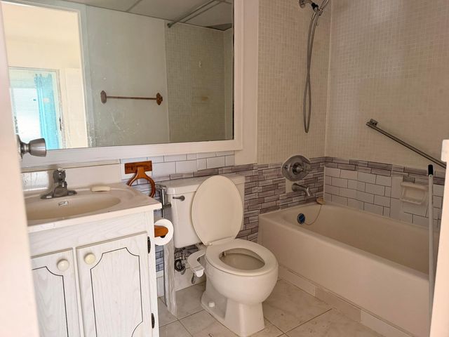 355 Brittany H, Delray Beach, FL 33446
