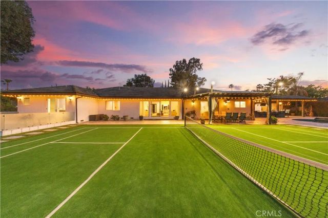16935 Esquira Pl, Encino, CA 91436