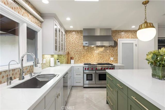 16935 Esquira Pl, Encino, CA 91436