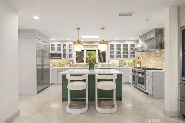 16935 Esquira Pl, Encino, CA 91436