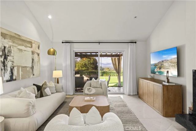 16935 Esquira Pl, Encino, CA 91436