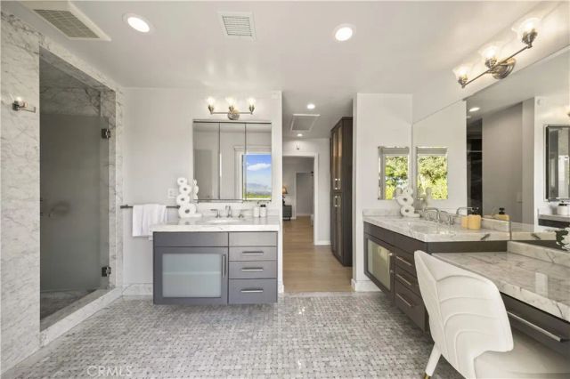 16935 Esquira Pl, Encino, CA 91436