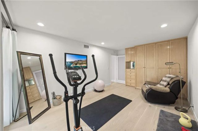 16935 Esquira Pl, Encino, CA 91436