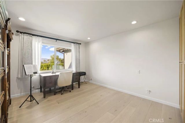 16935 Esquira Pl, Encino, CA 91436