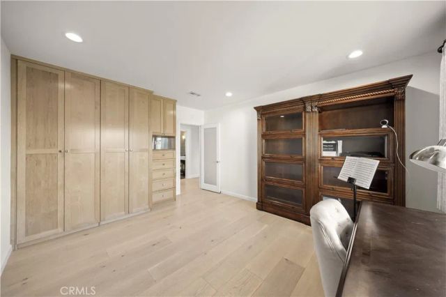 16935 Esquira Pl, Encino, CA 91436