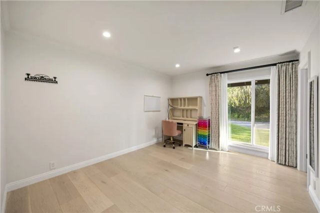 16935 Esquira Pl, Encino, CA 91436
