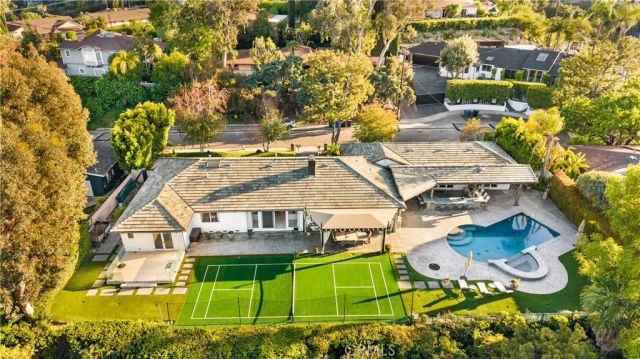 16935 Esquira Pl, Encino, CA 91436