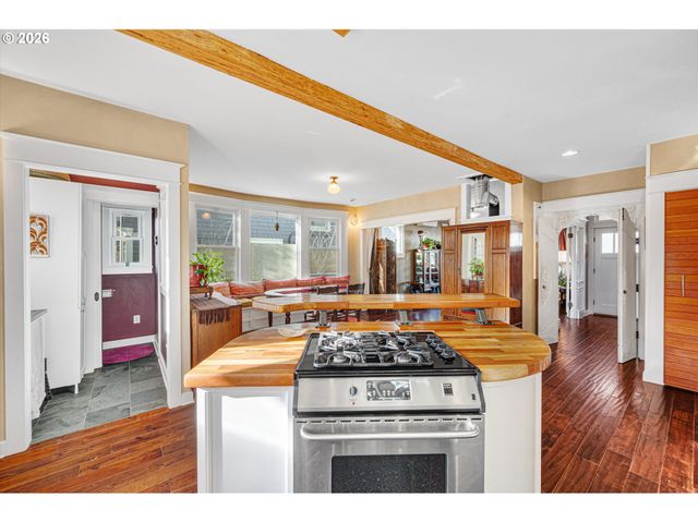 1218 Se ASH St, Portland, OR 97214