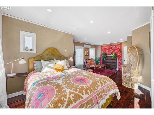 1218 Se ASH St, Portland, OR 97214